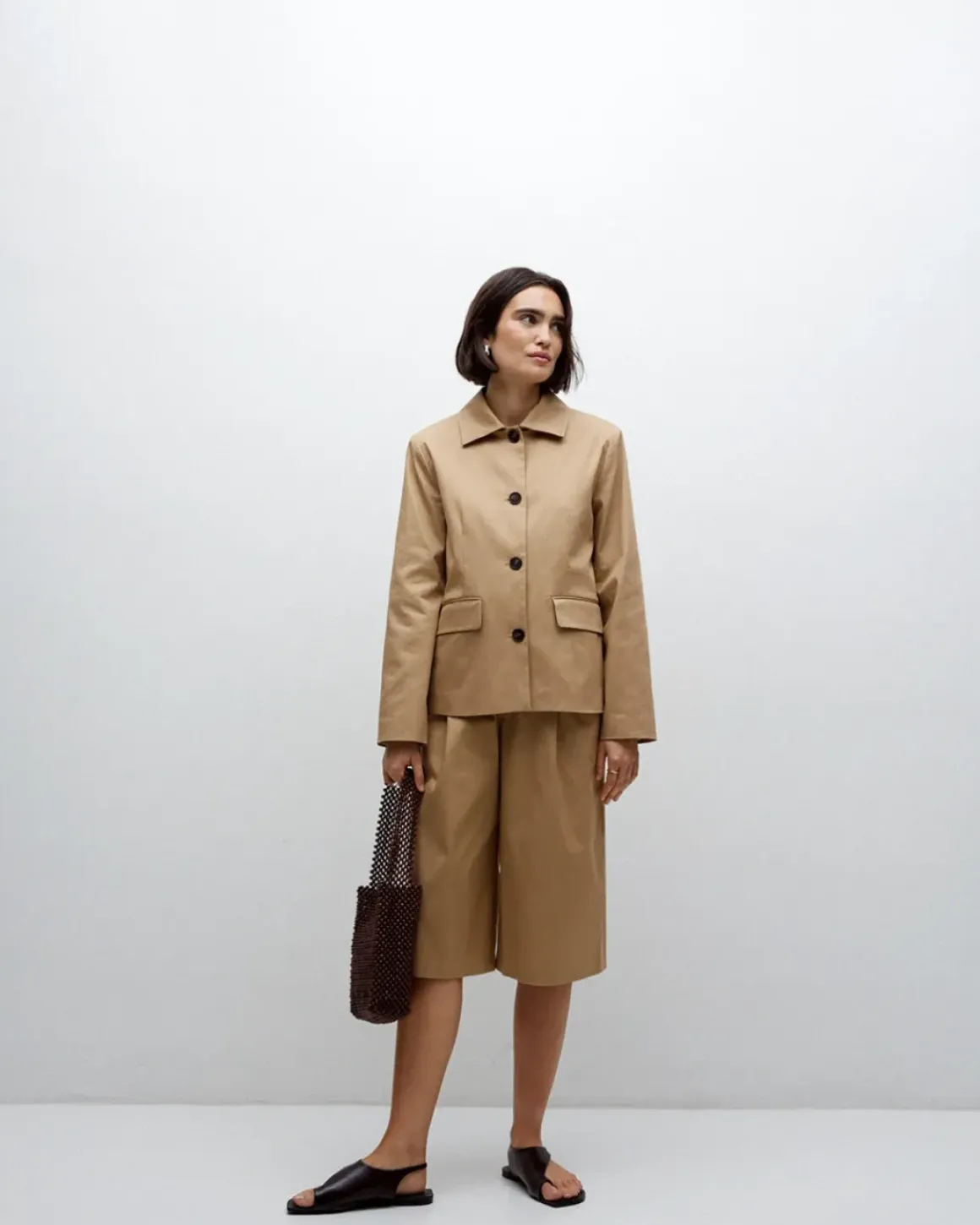Bermudas tejido gabardina camel