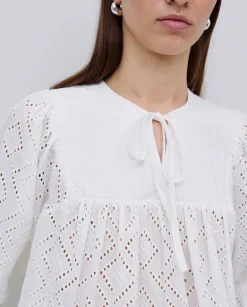 Blusa canesú acolchado blanco