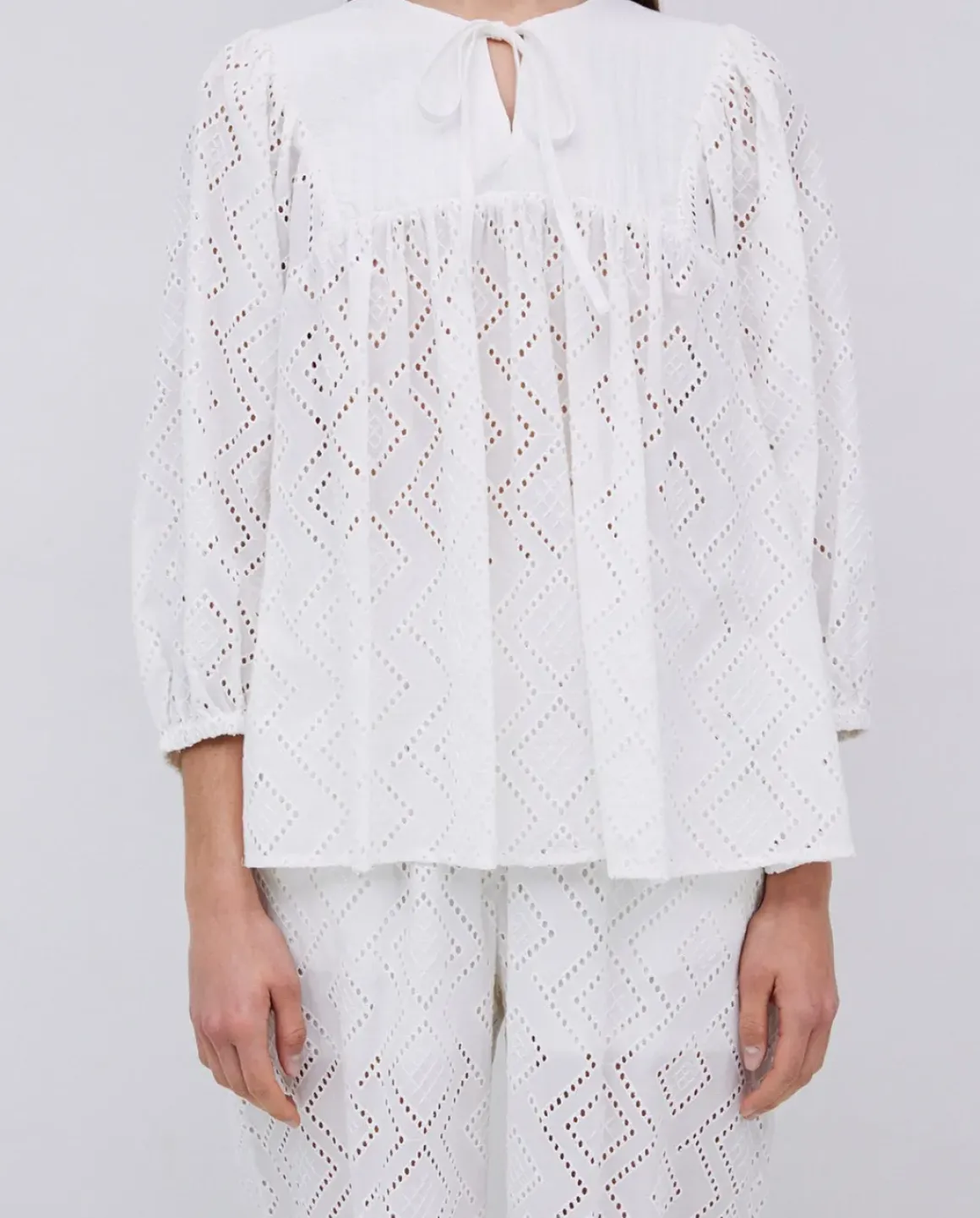 Blusa canesú acolchado blanco