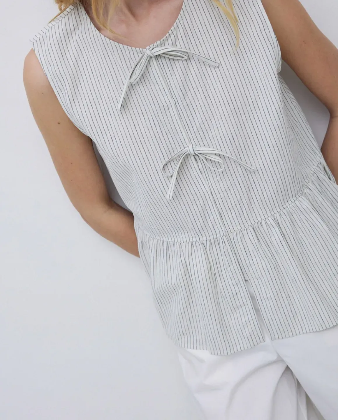 Blusa lazos sin mangas crudo