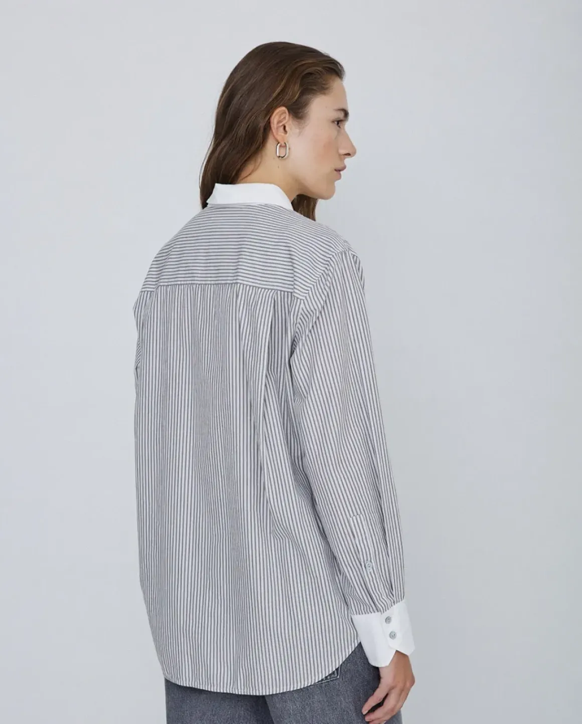 Camisa 100% algodón rayas gris claro