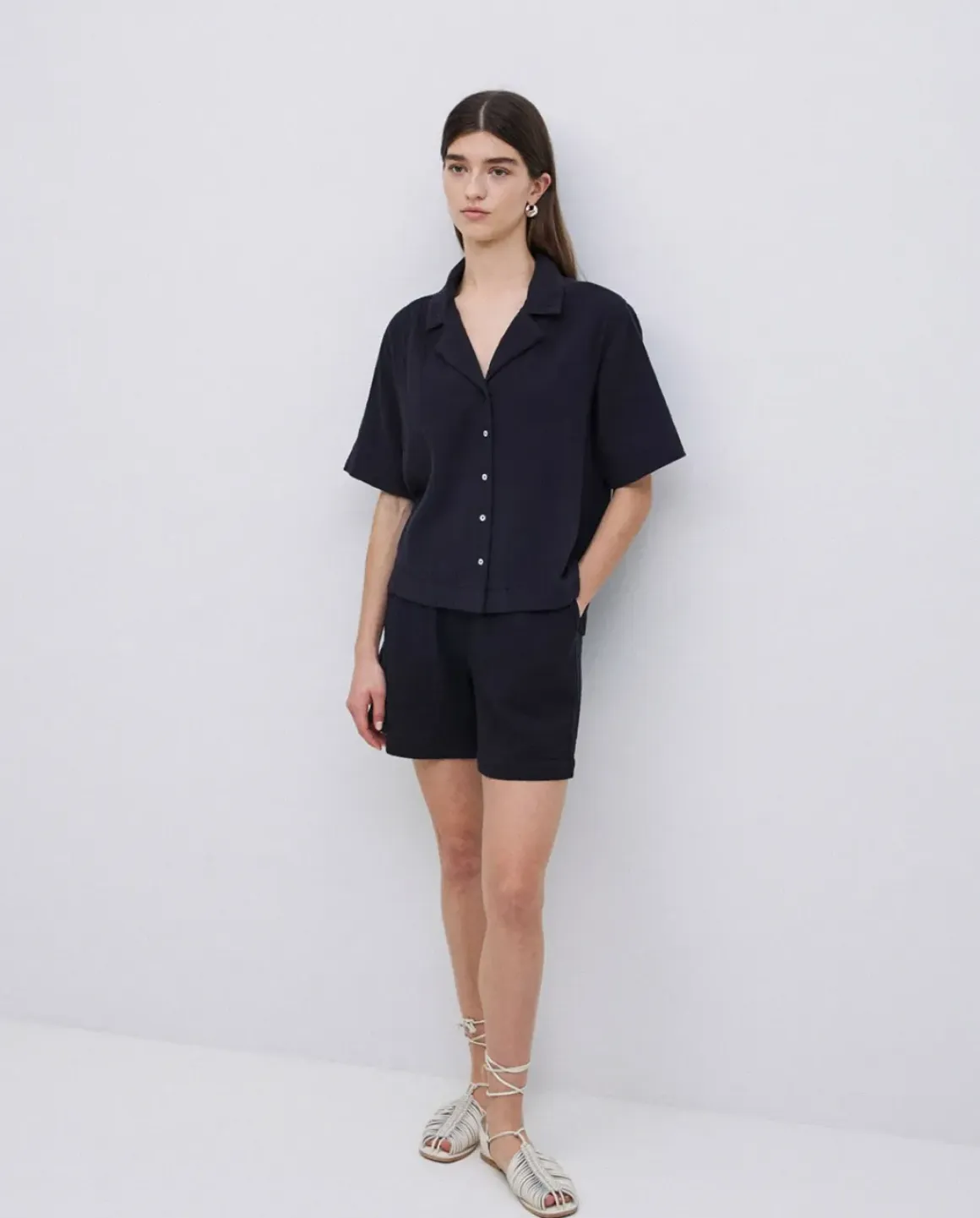 Camisa bimateria cuello solapa negro