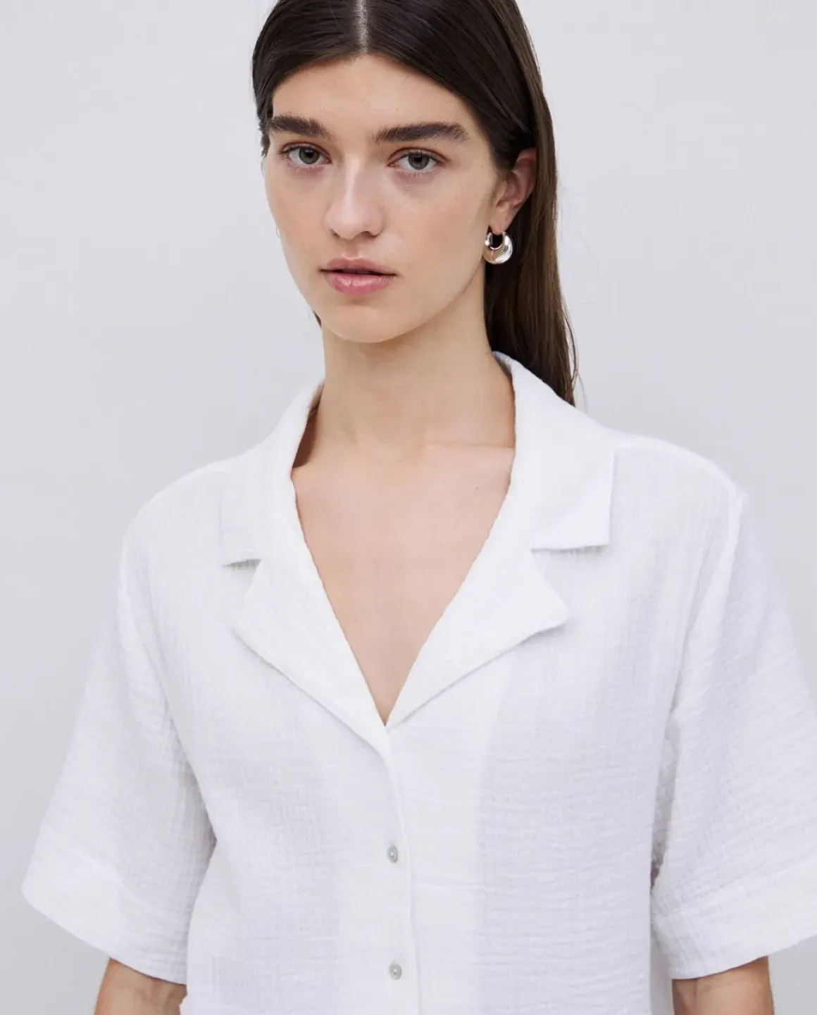Camisa bimateria cuello solapa blanco
