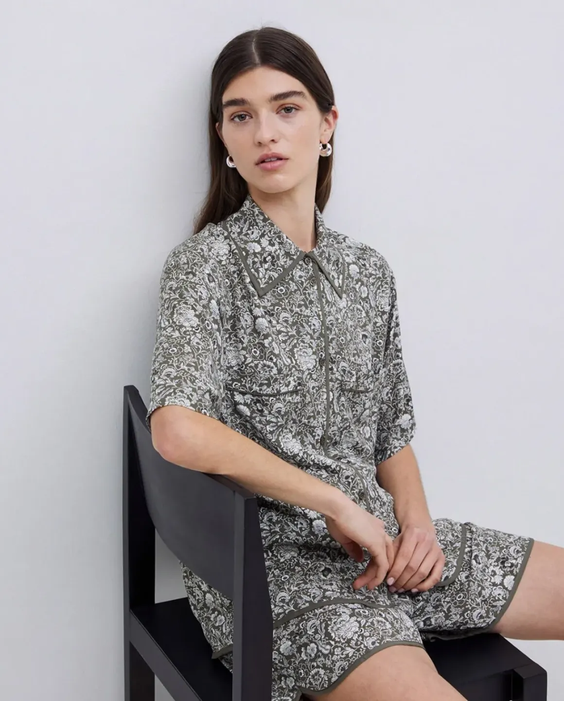 Camisa fluida floral caqui