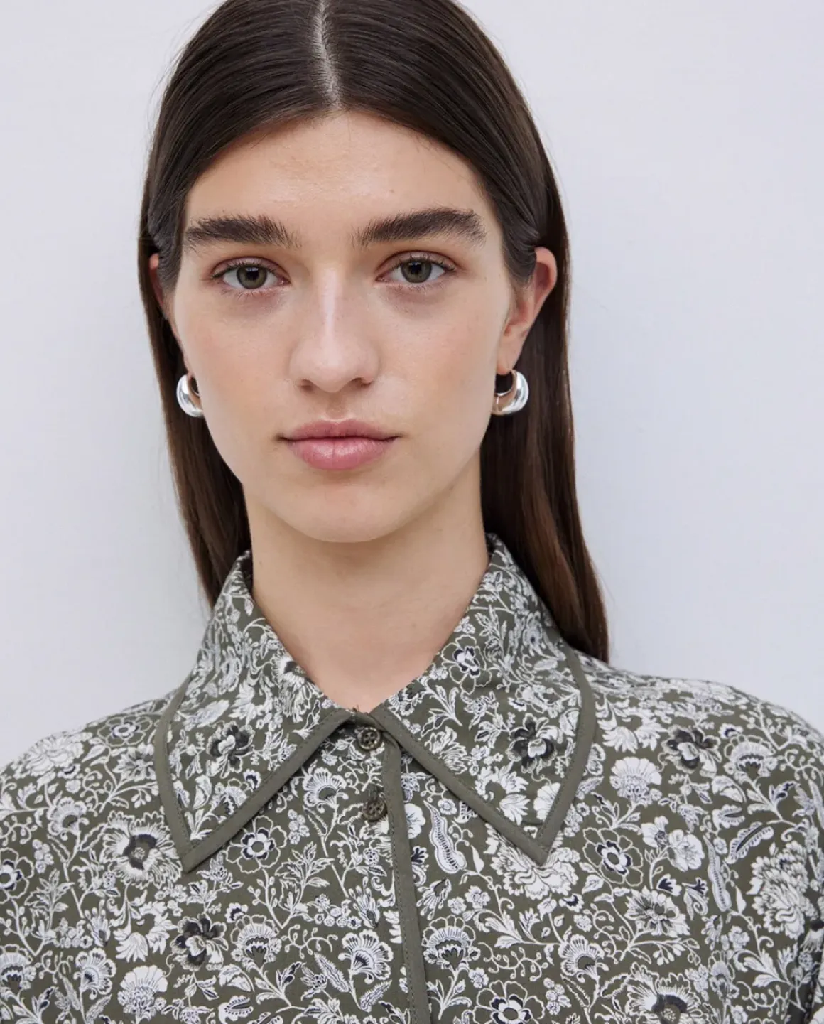 Camisa fluida floral caqui