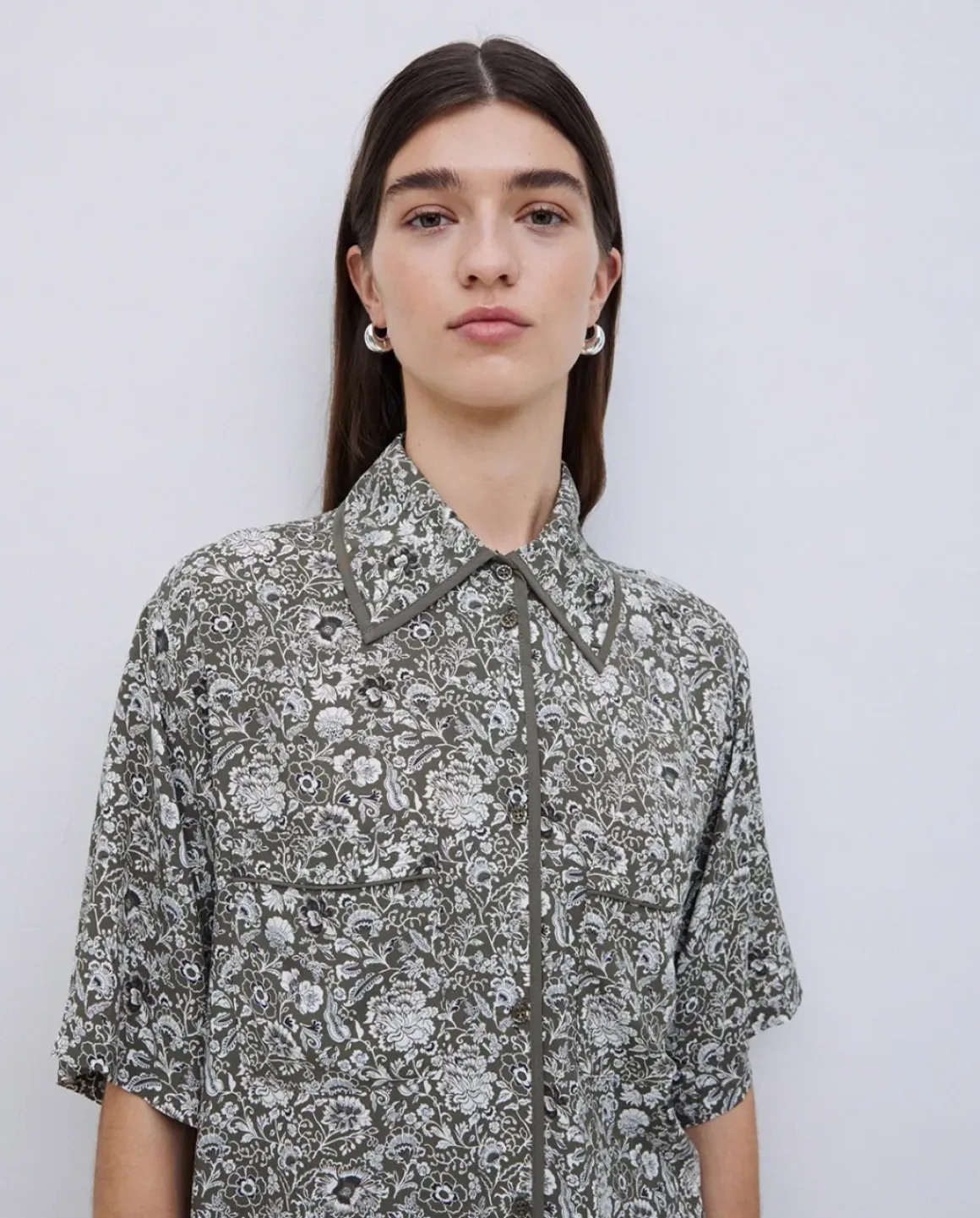 Camisa fluida floral caqui