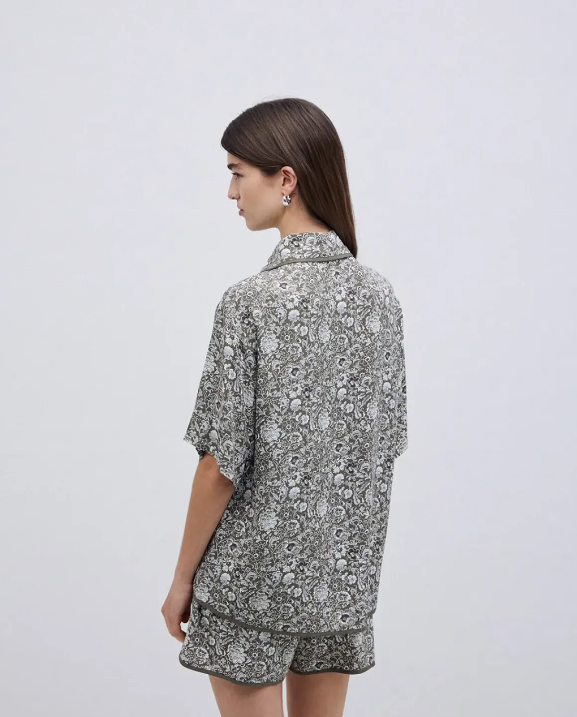 Camisa fluida floral caqui