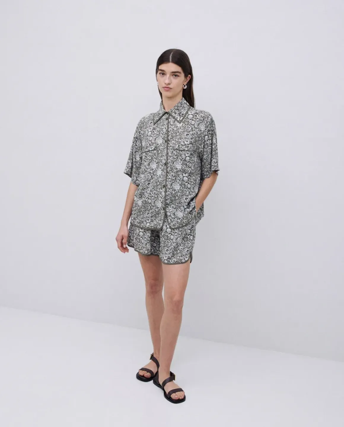 Camisa fluida floral caqui