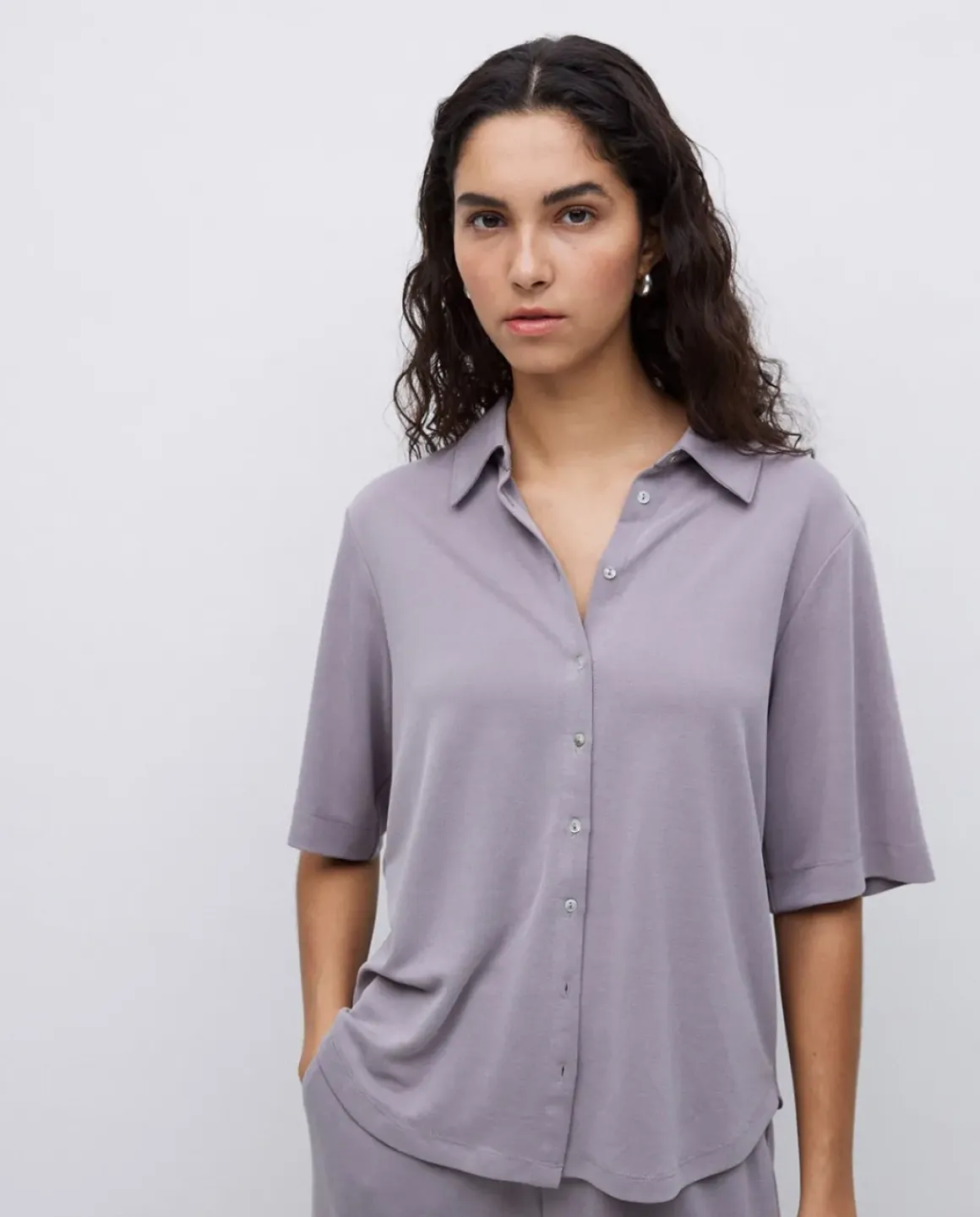 Camisa fluida manga corta gris