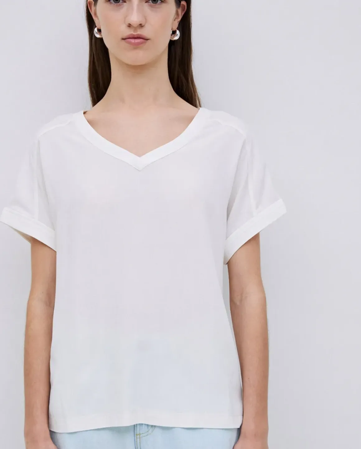 Camiseta bimateria escote pico crudo