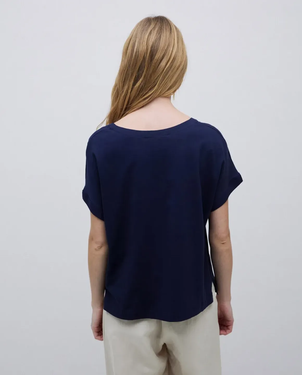 Camiseta bimateria escote pico azul oscuro
