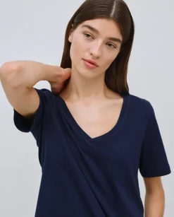 Camiseta básica cuello pico azul oscuro