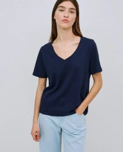 Camiseta básica cuello pico azul oscuro
