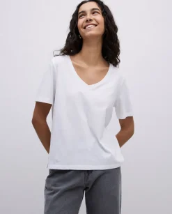 Camiseta básica cuello pico blanco