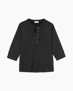 Camiseta escote panadero bordado negro