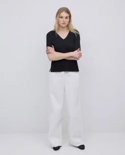 Camiseta holgada escote pico negro