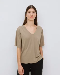 Camiseta holgada escote pico caqui