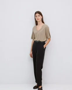 Camiseta holgada escote pico caqui