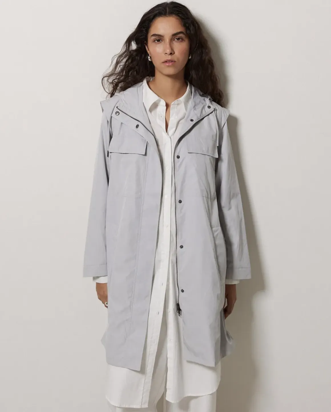Chaqueta water repellent capucha gris