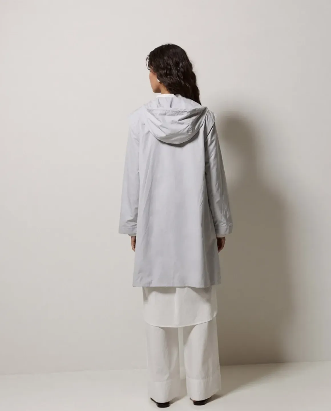 Chaqueta water repellent capucha gris