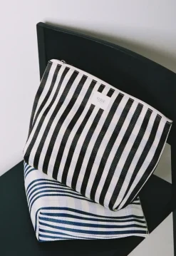 Clutch rayas negro