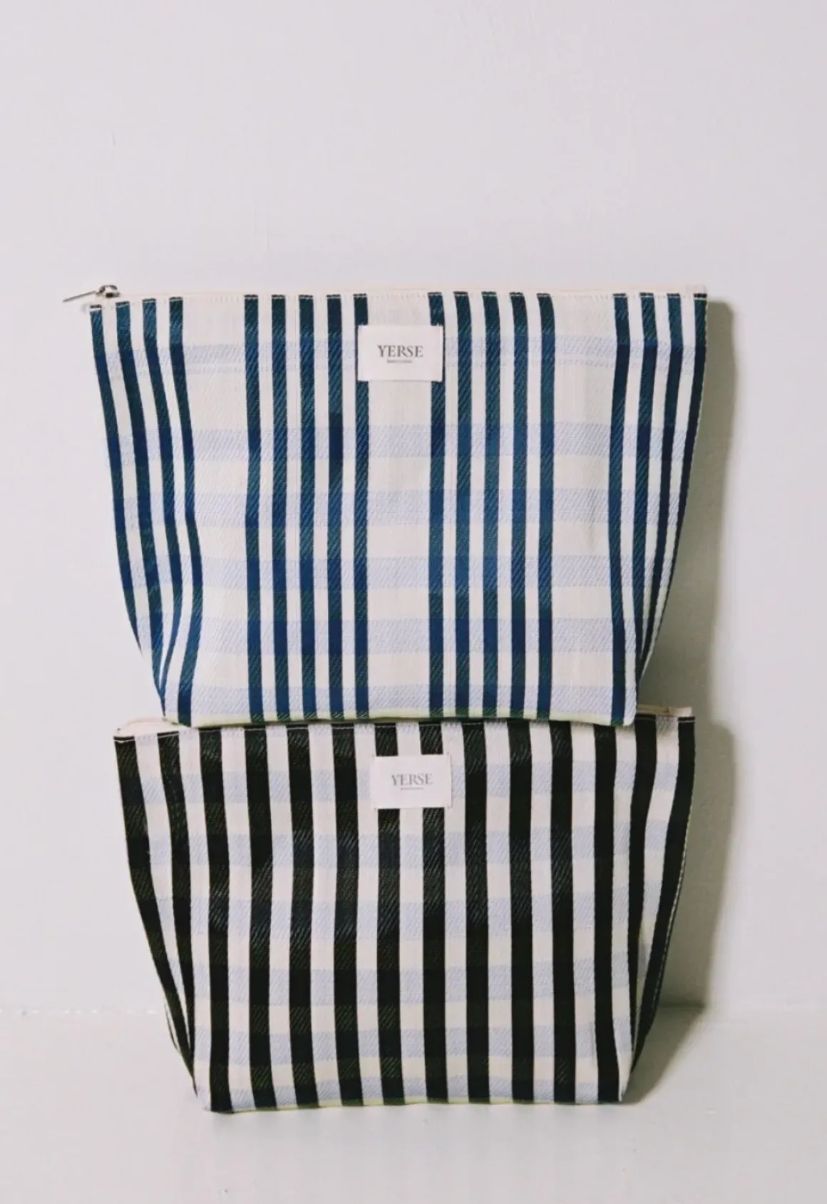Clutch rayas negro