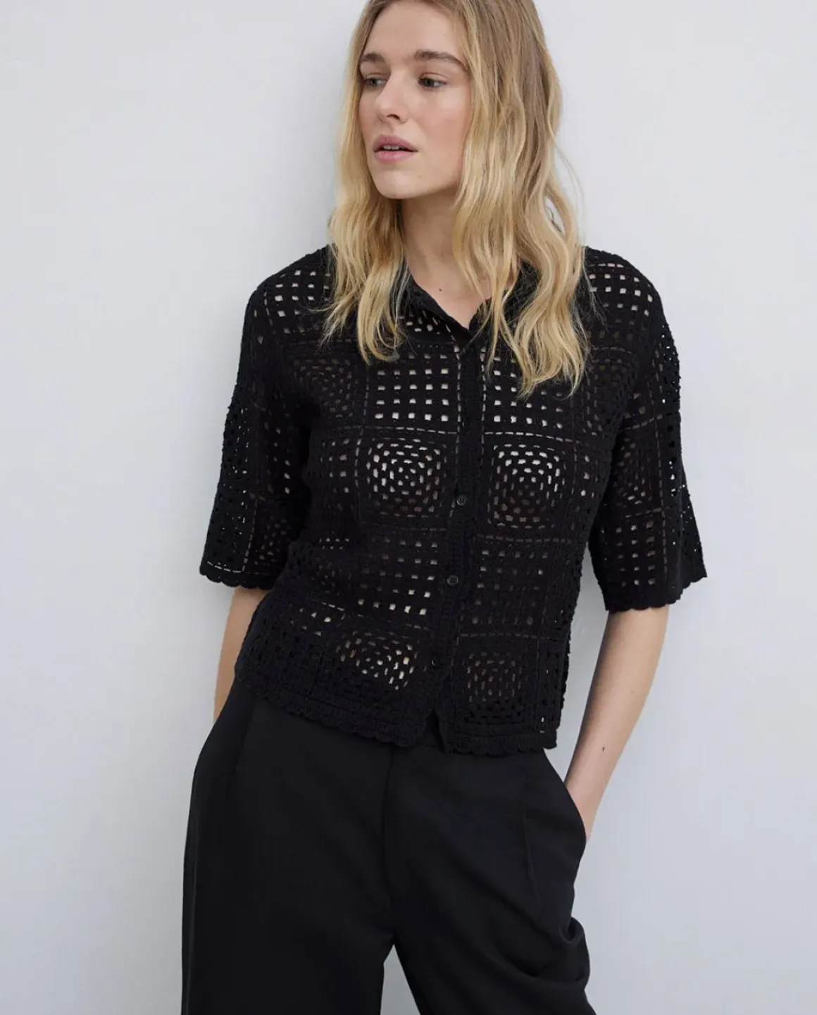 Cárdigan crochet negro