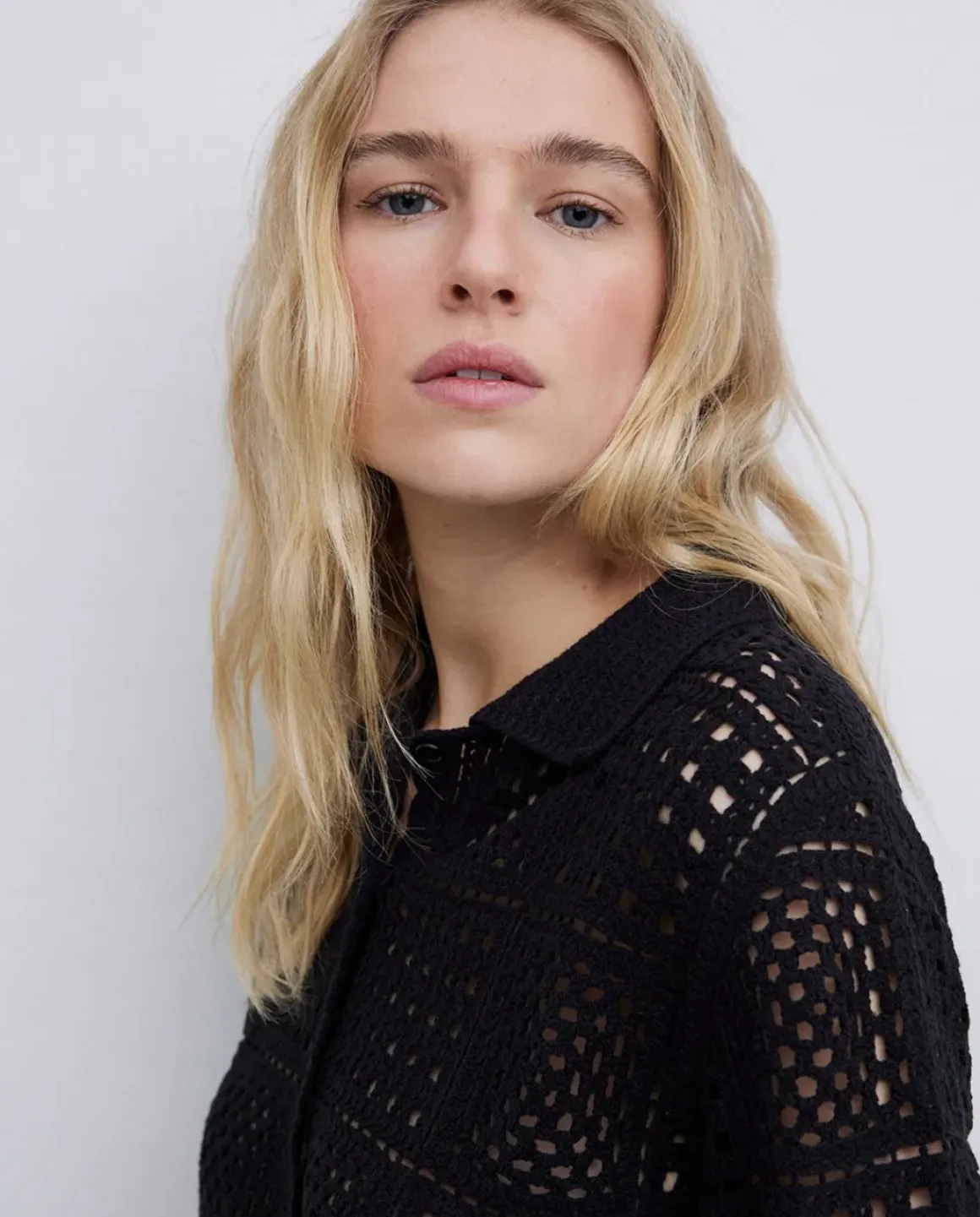 Cárdigan crochet negro