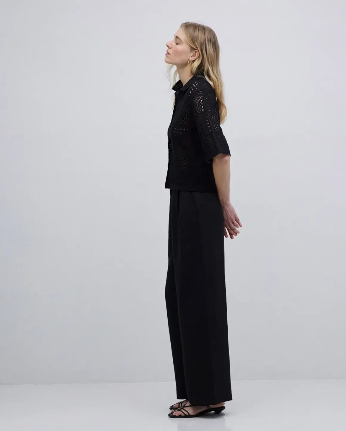 Cárdigan crochet negro