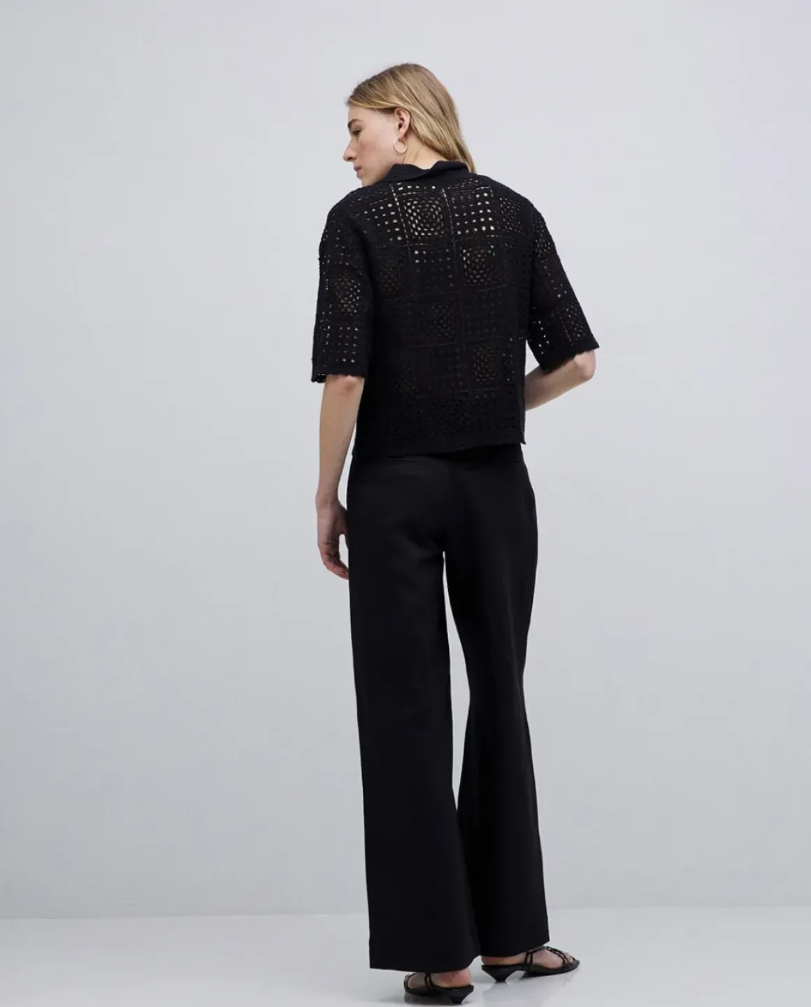Cárdigan crochet negro