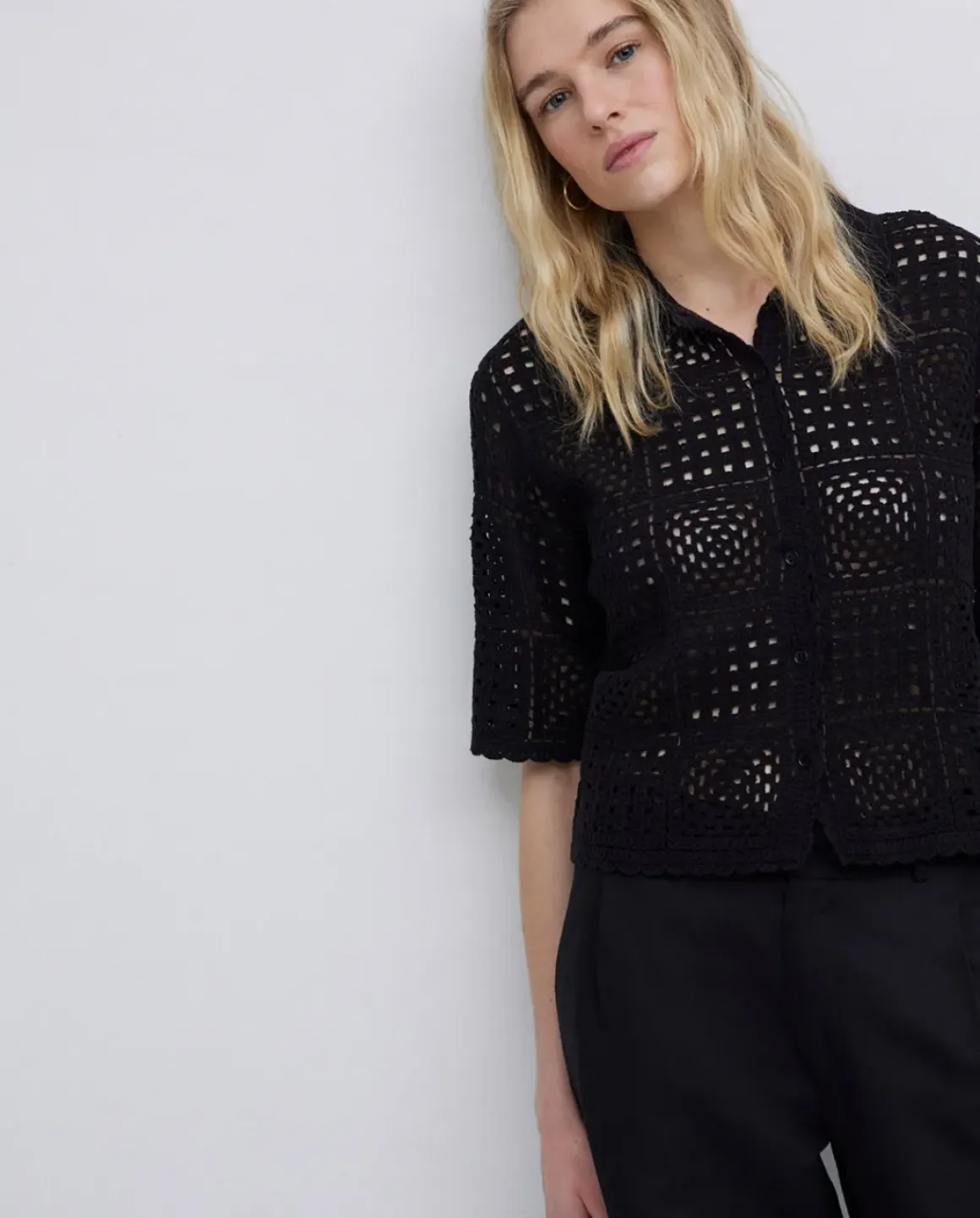 Cárdigan crochet negro