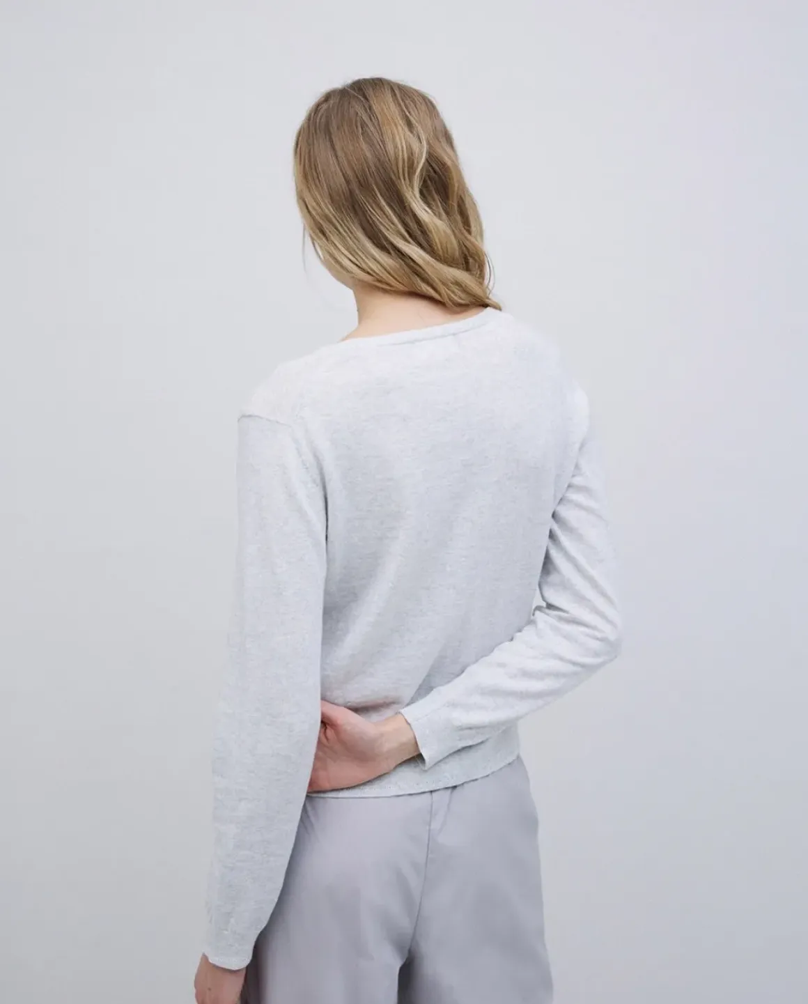 Cárdigan escote pico gris