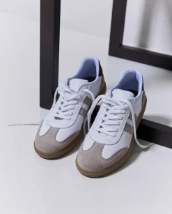Deportivas de piel blanco