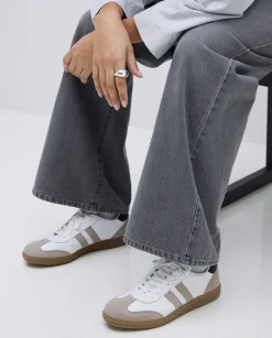 Deportivas de piel blanco