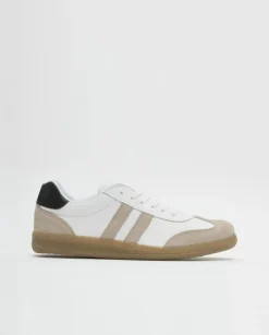 Deportivas de piel blanco
