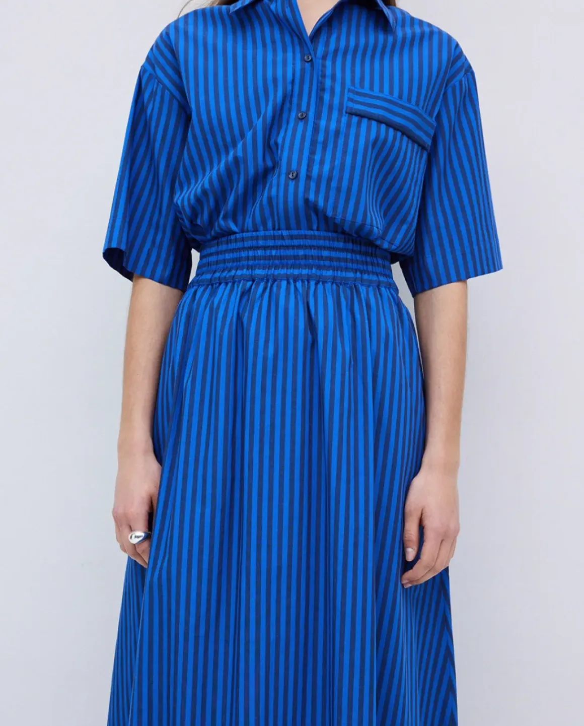 Falda midi rayas azul oscuro