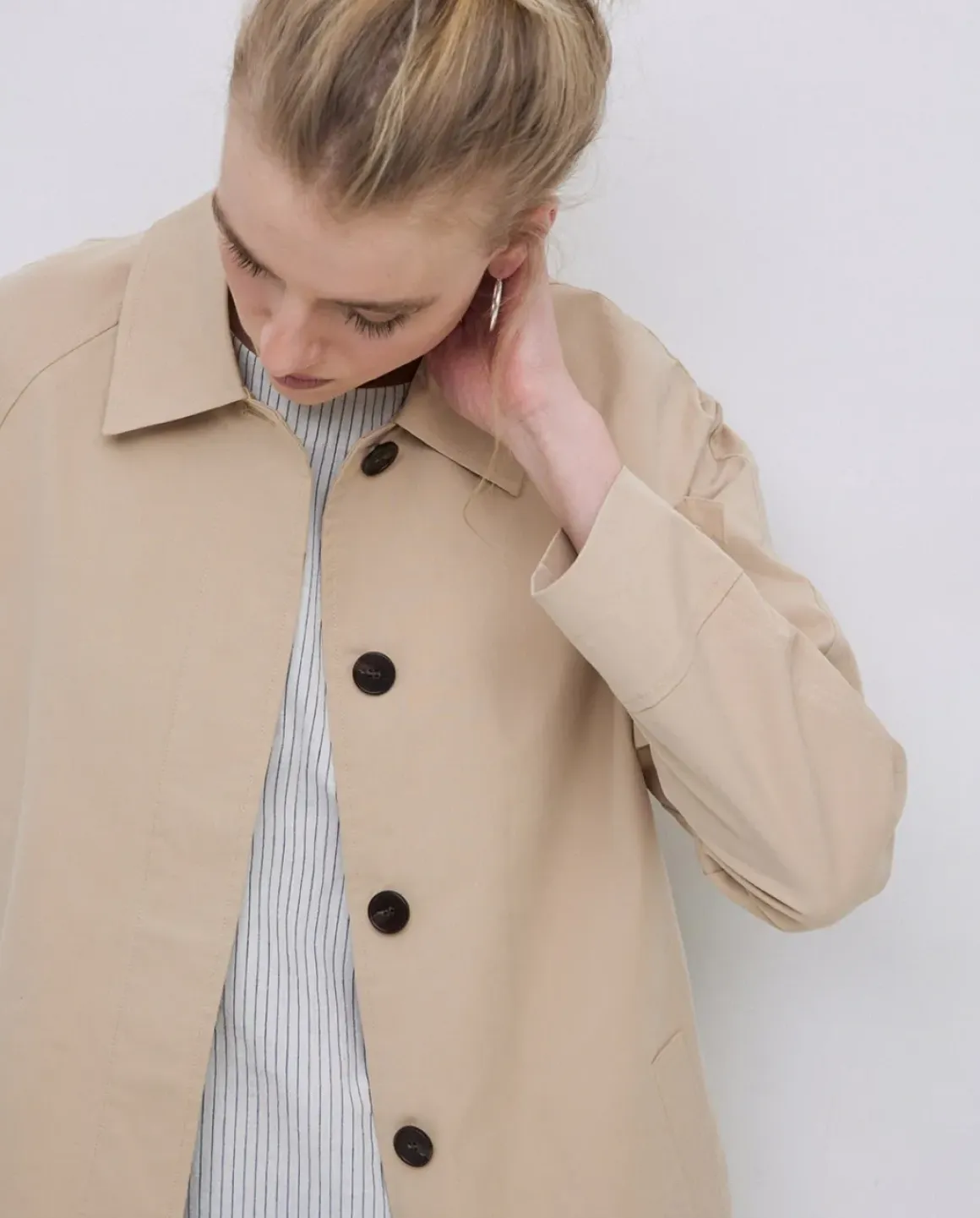 Gabardina cuello camisero beige