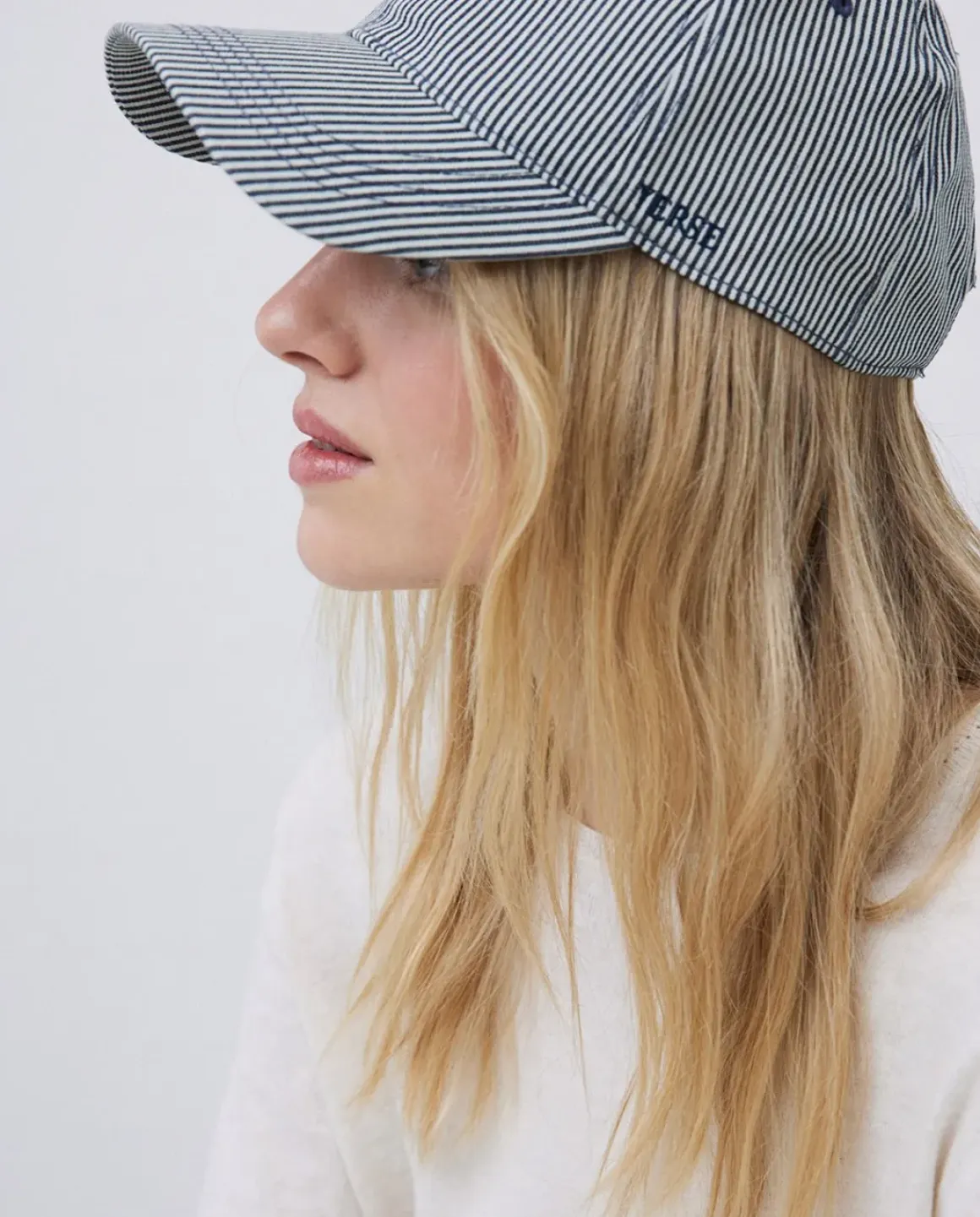 Gorra ajustable rayas gris