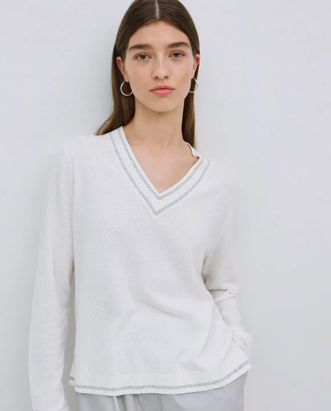Jersey cuello pico gris