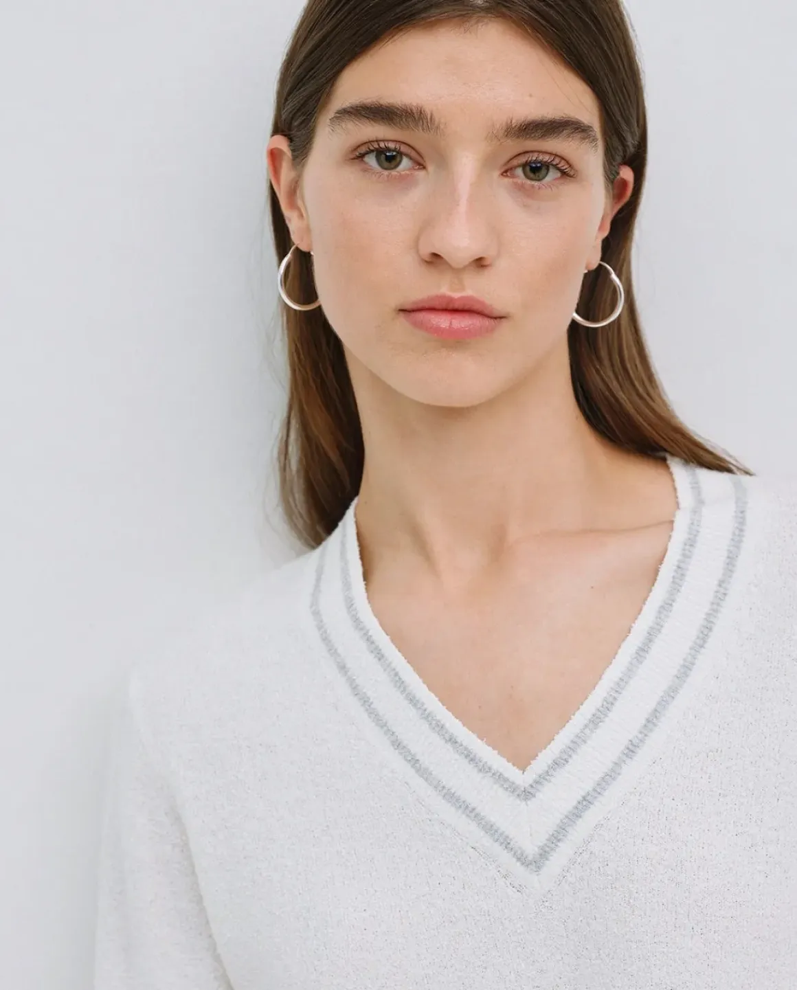 Jersey cuello pico gris