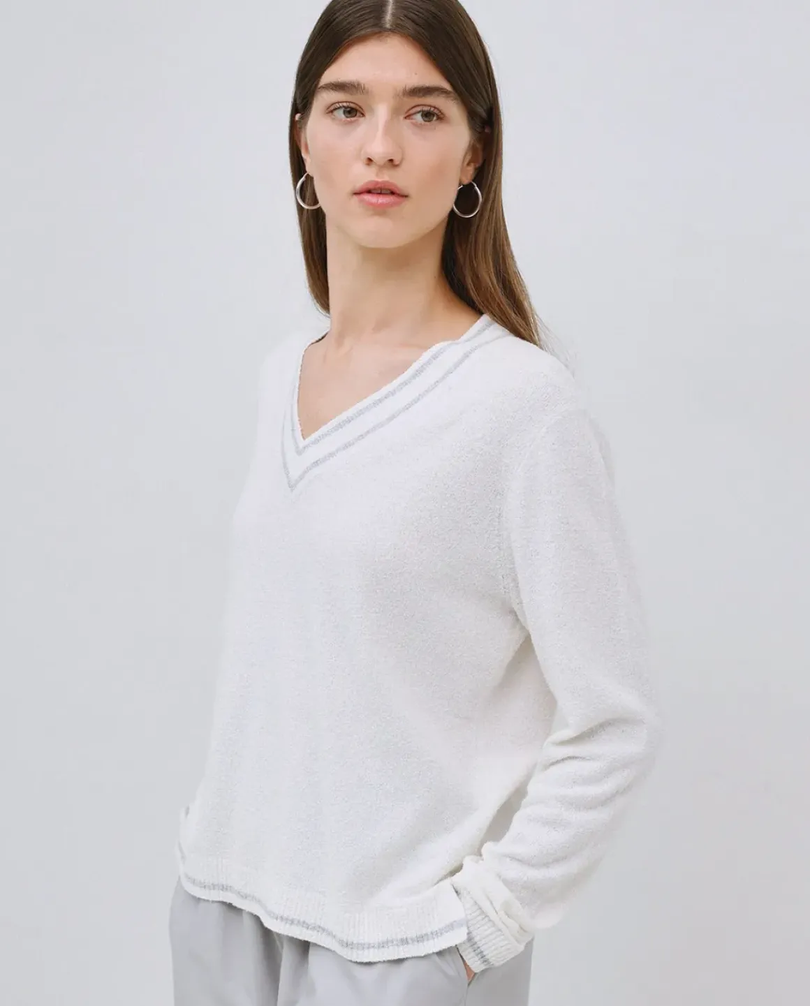 Jersey cuello pico gris