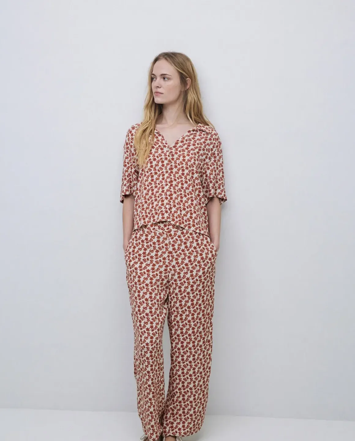 Pantalones cropped terracota