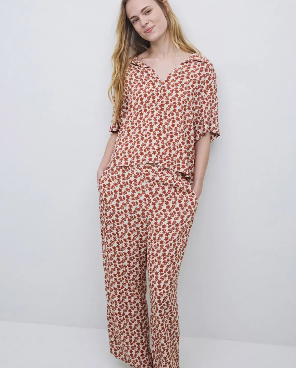 Pantalones cropped terracota
