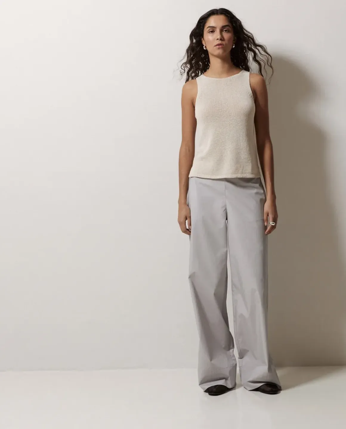 Pantalones popelín wide leg gris