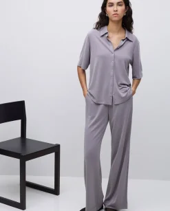 Pantalones punto fluidos gris
