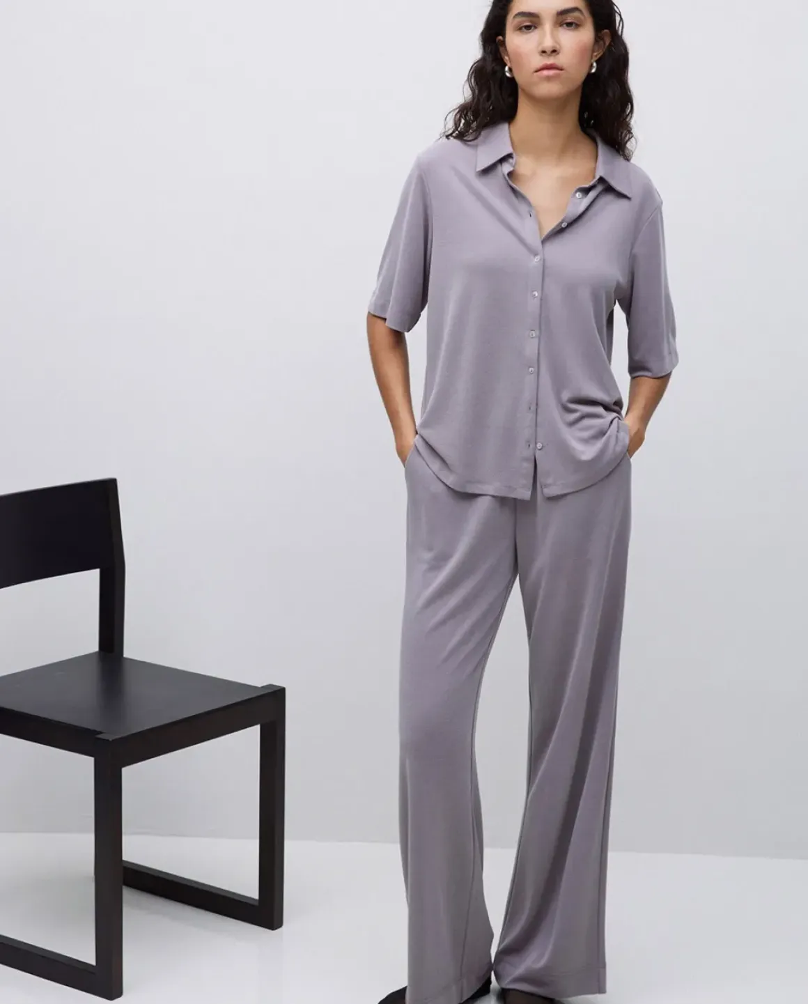Pantalones punto fluidos gris