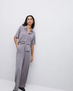 Pantalones punto fluidos gris