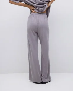 Pantalones punto fluidos gris