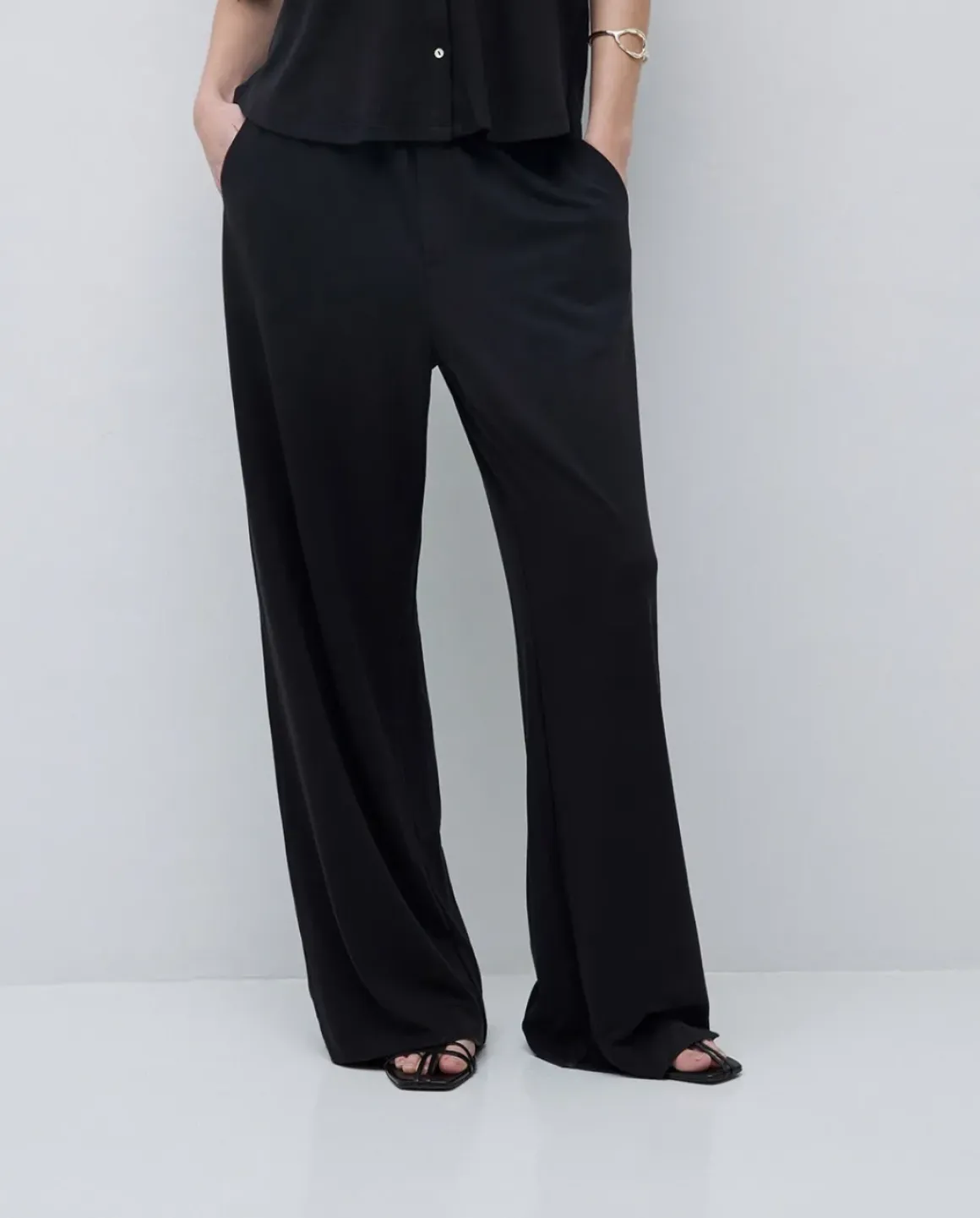 Pantalones punto fluidos negro