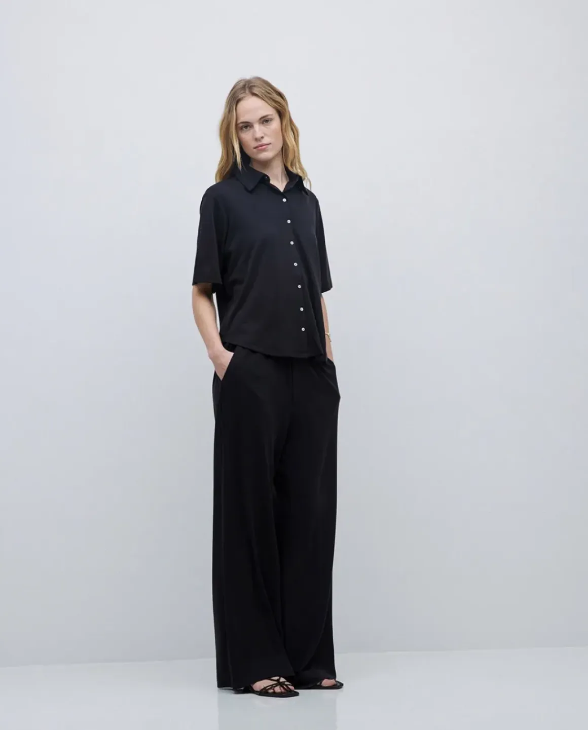 Pantalones punto fluidos negro